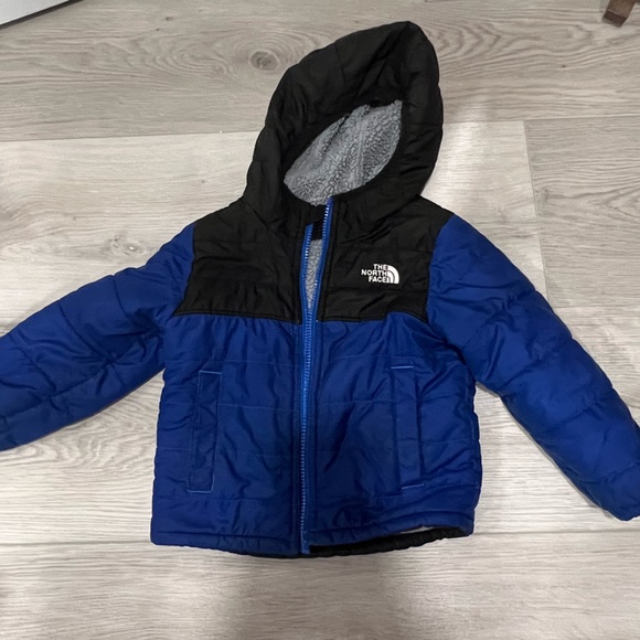 The North Face Jackets & Coats Reversible North Face Boys 3t Jacket